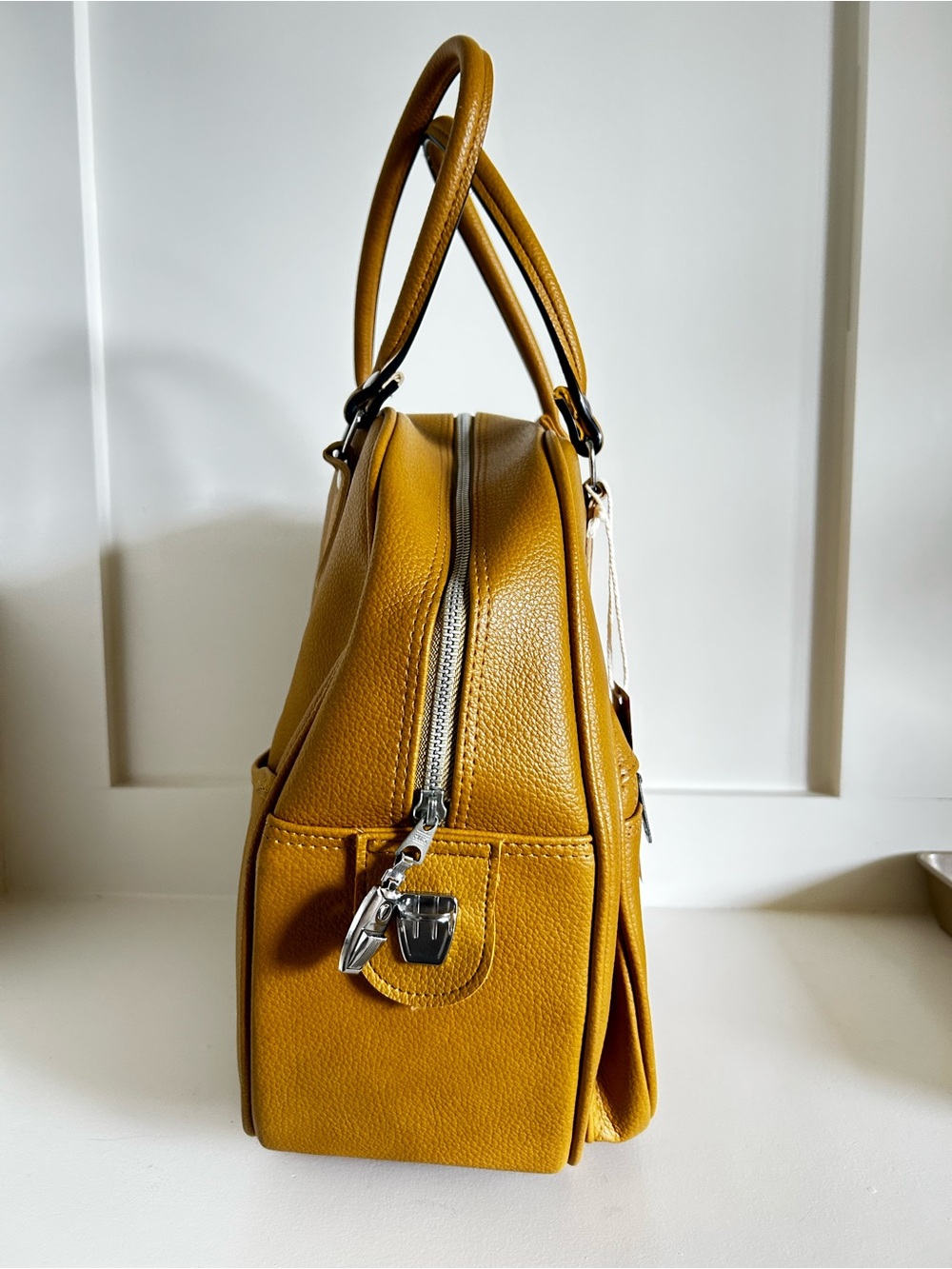 Vintage 1970s Mustard Train Case Travel Bag | Structured Overnight Carryall - Picture 5 of 9
